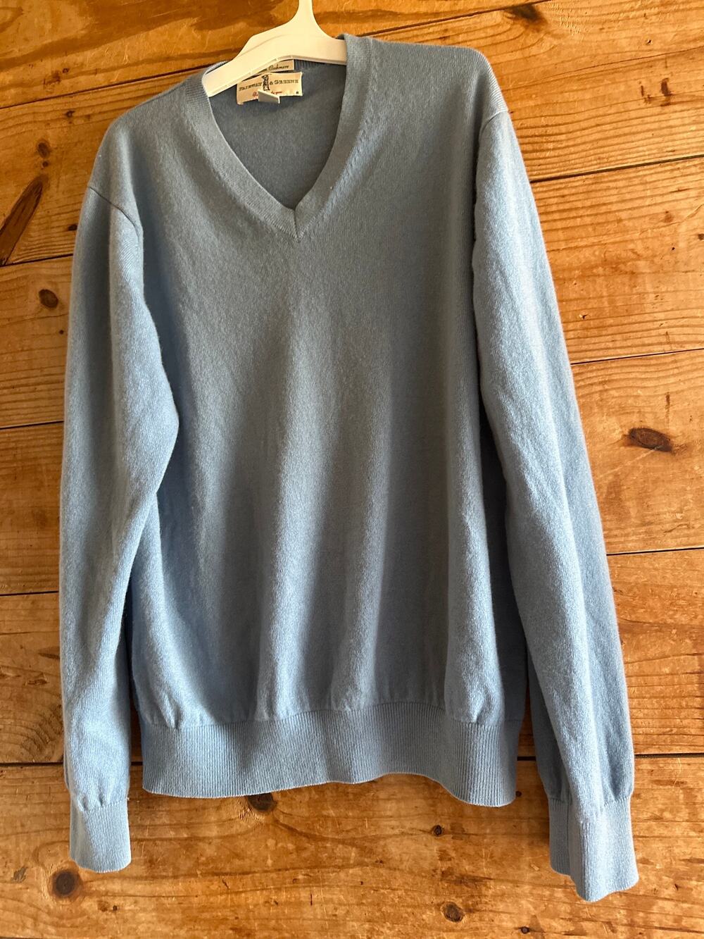 Fairway & Greene 100% Italian Cashmere Blue Vneck Sweater
